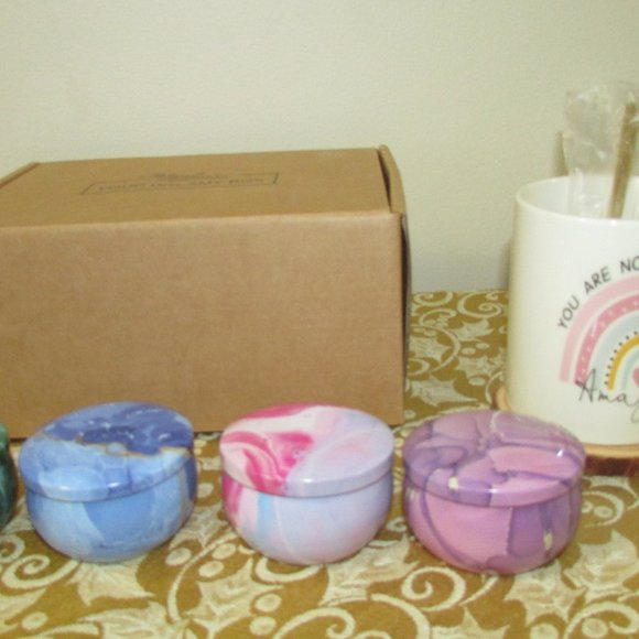 Your dreamy box , 4 soy wax candles, coffe mug, spoon, and 1 wooden coaster new - Picture 1 of 8